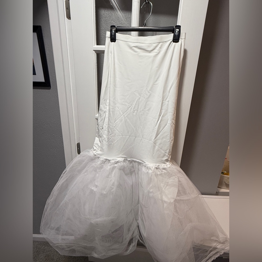 NWT DAVID'S BRIDAL Trumpet Slip - Picture 3 of 10